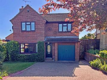 4 bedroom detached house to rent