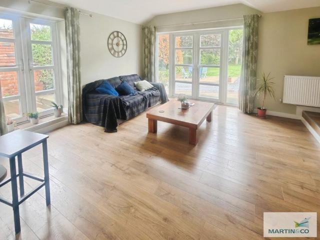 4 bedroom detached house to rent