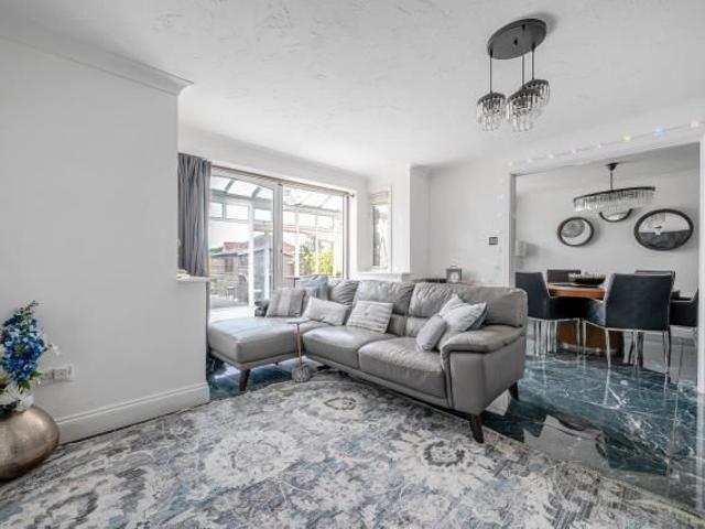 4 bedroom detached house to rent