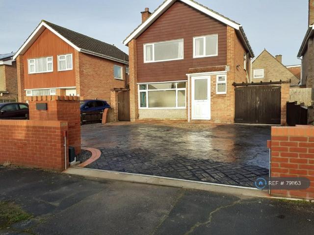 4 bedroom detached house to rent