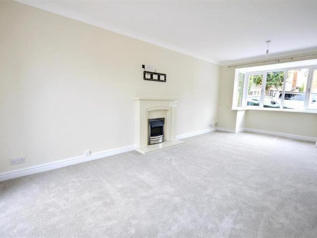 4 bedroom detached house to rent