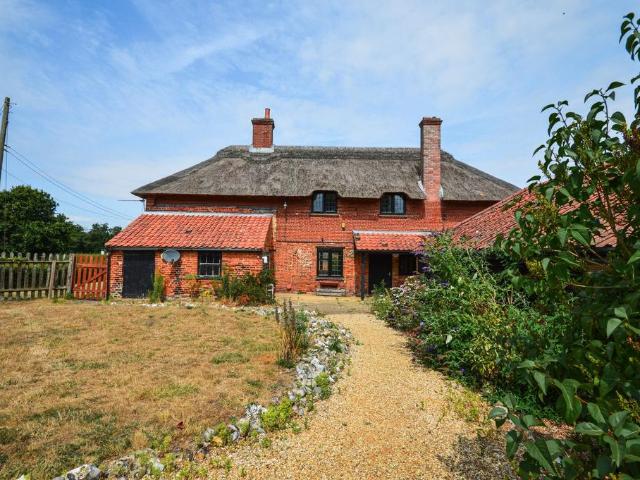 4 bedroom detached house to rent