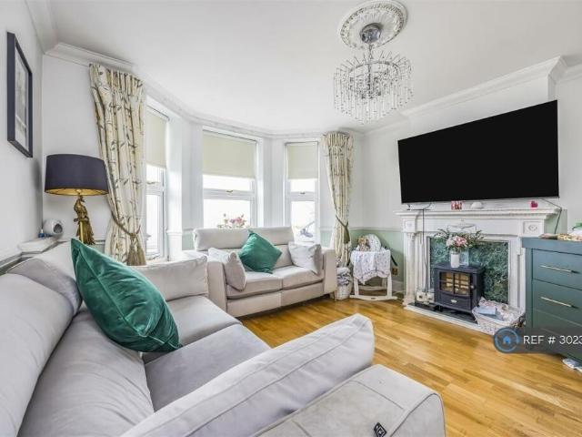 4 bedroom detached house to rent