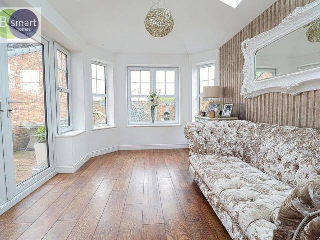 4 bedroom detached house to rent