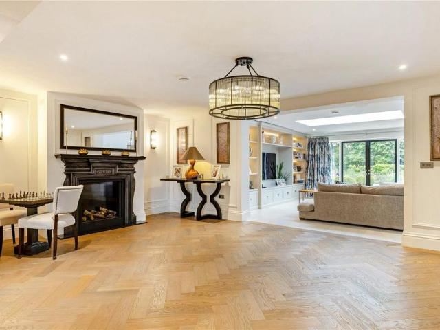 4 bedroom detached house to rent