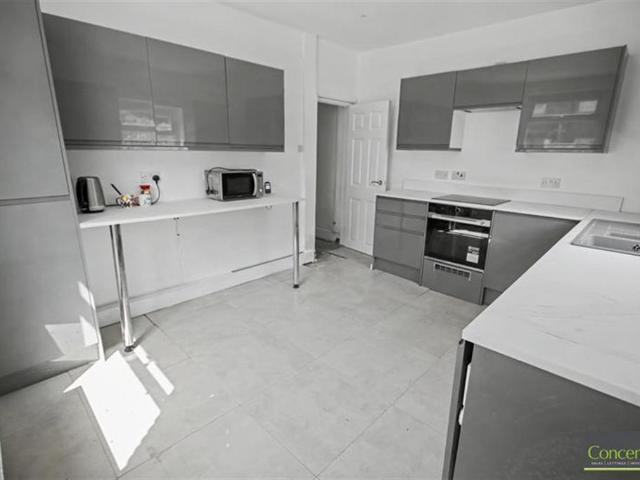 4 bedroom detached house to rent