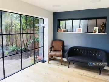 5 bedroom detached house to rent