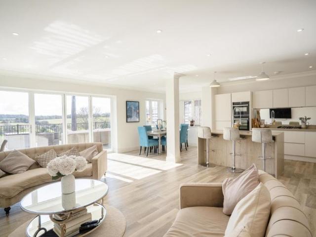 4 bedroom detached house to rent