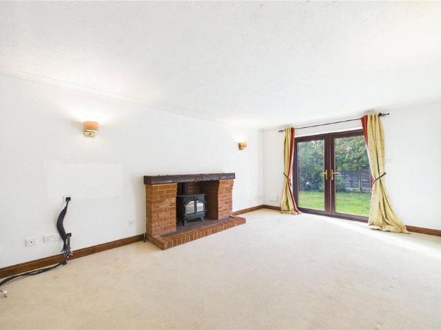 4 bedroom detached house to rent