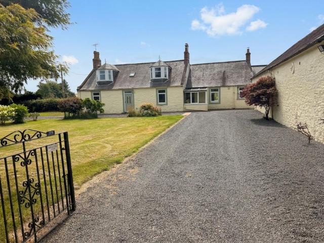 4 bedroom detached house to rent