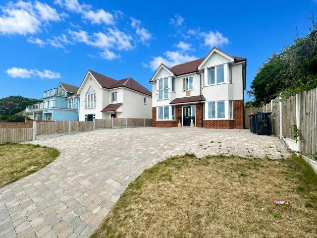 4 bedroom detached house to rent