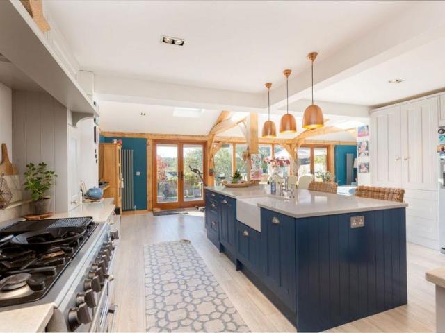 4 bedroom detached house to rent