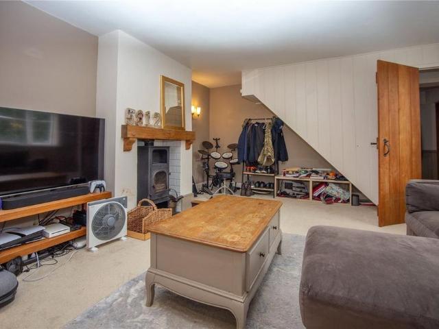 4 bedroom detached house to rent