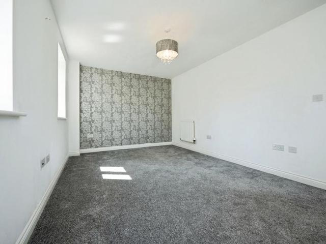 4 bedroom detached house to rent