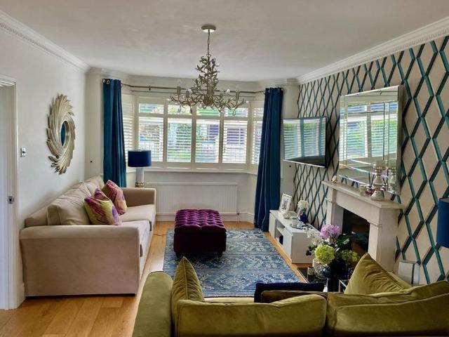 4 bedroom detached house to rent