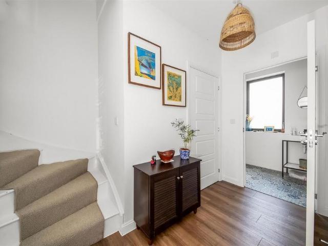 4 bedroom detached house to rent