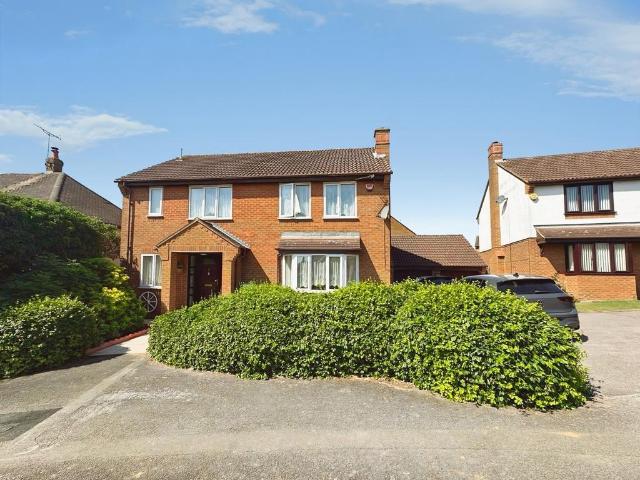 4 bedroom detached house to rent