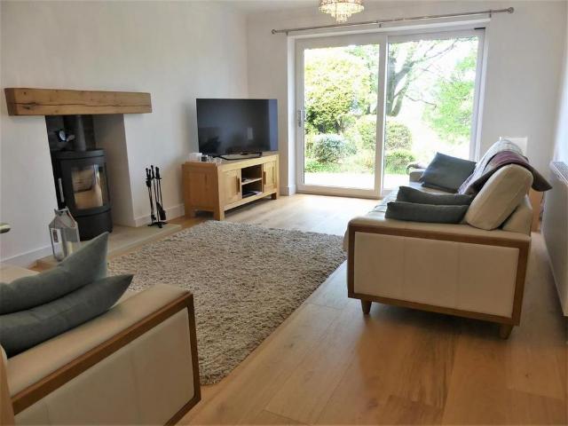 4 bedroom detached house to rent