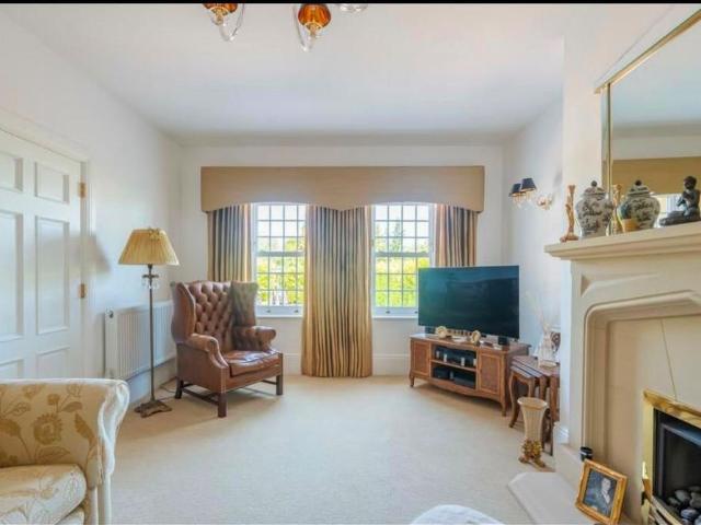 4 bedroom detached house to rent