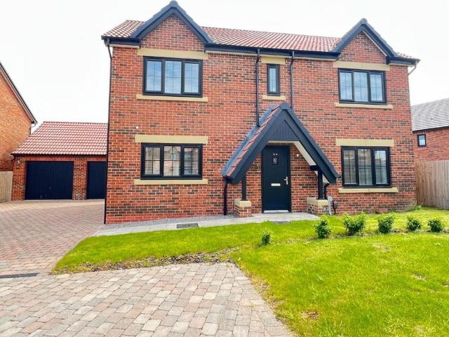 4 bedroom detached house to rent
