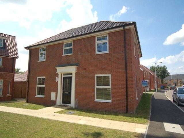 4 bedroom detached house to rent