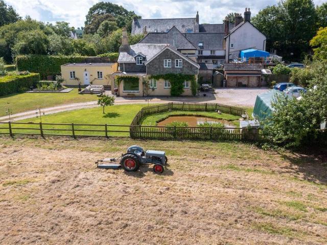 4 bedroom detached house to rent