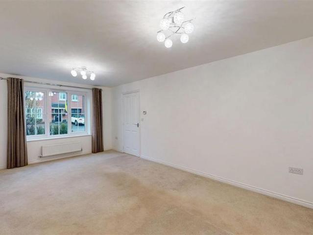 4 bedroom detached house to rent