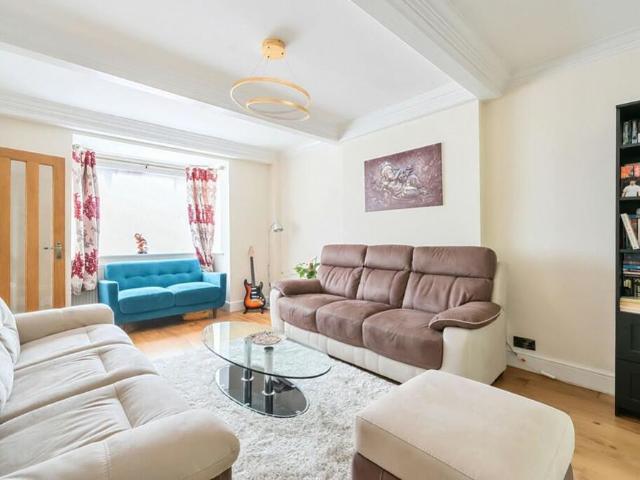 4 bedroom detached house to rent