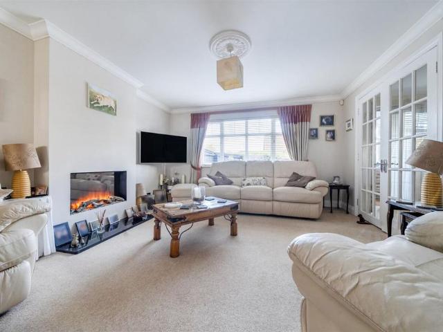 4 bedroom detached house to rent