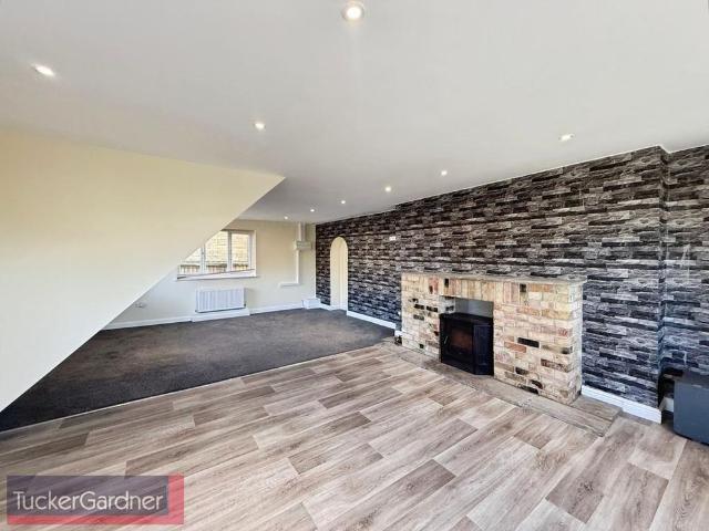 4 bedroom detached house to rent