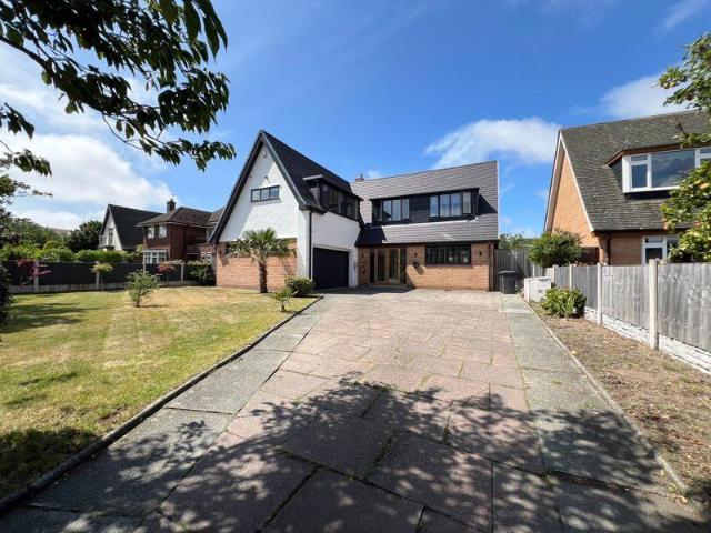 4 bedroom detached house to rent