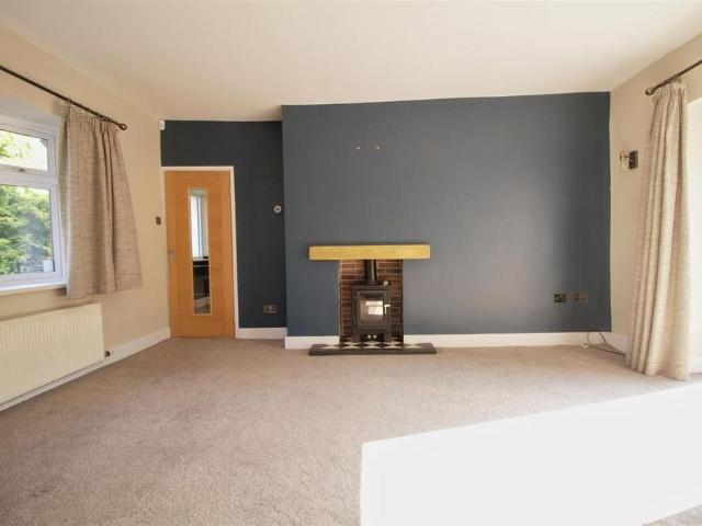 4 bedroom detached house to rent
