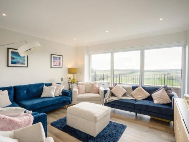4 bedroom detached house to rent