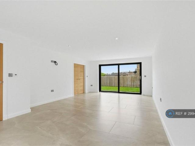 4 bedroom detached house to rent