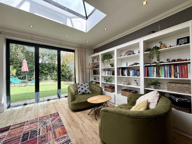 4 bedroom detached house to rent