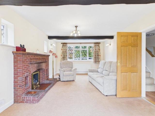 4 bedroom detached house to rent