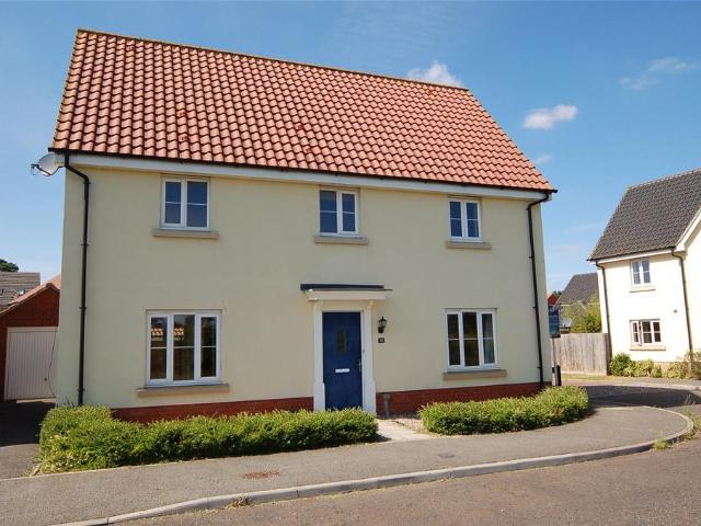 4 bedroom detached house to rent