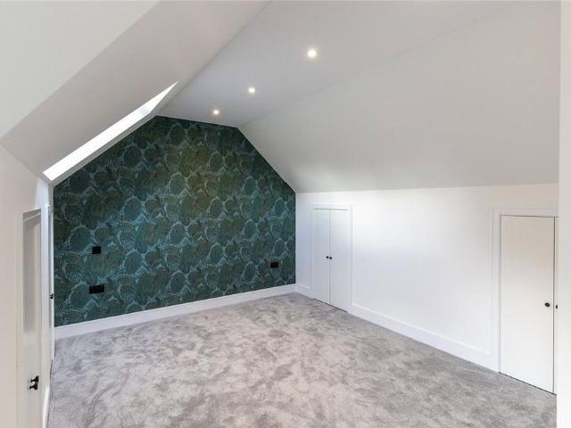 4 bedroom detached house to rent