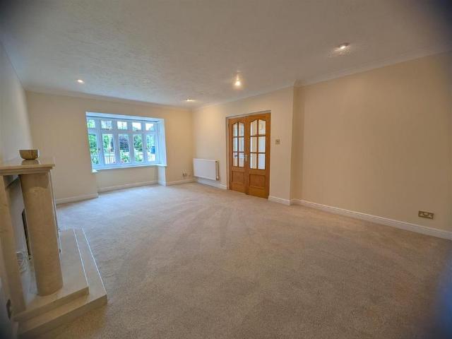 4 bedroom detached house to rent