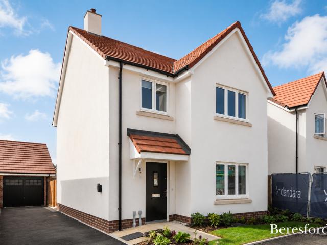 4 bedroom detached house to rent