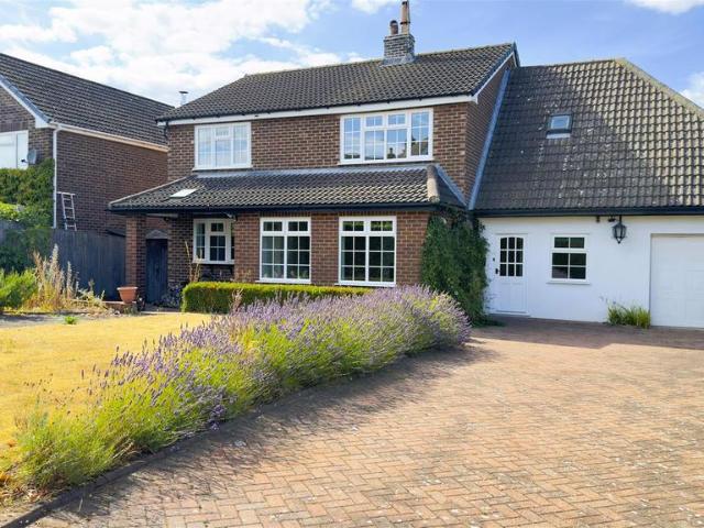 4 bedroom detached house to rent
