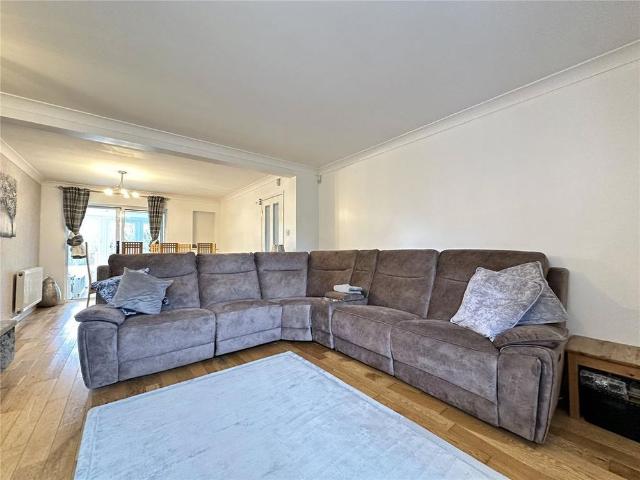 4 bedroom detached house to rent