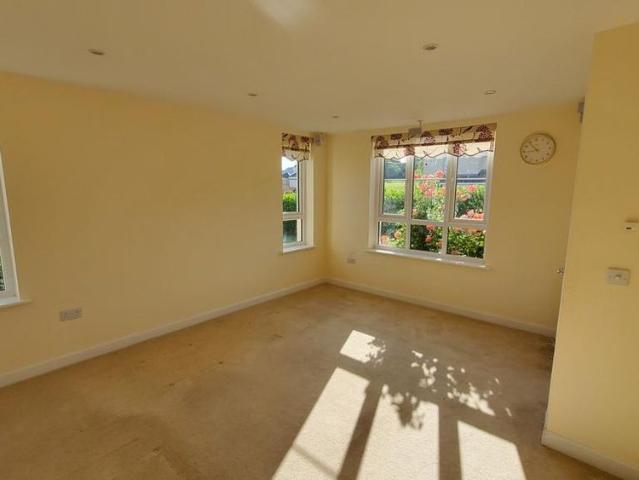 4 bedroom detached house to rent