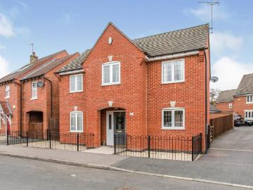 4 bedroom detached house to rent