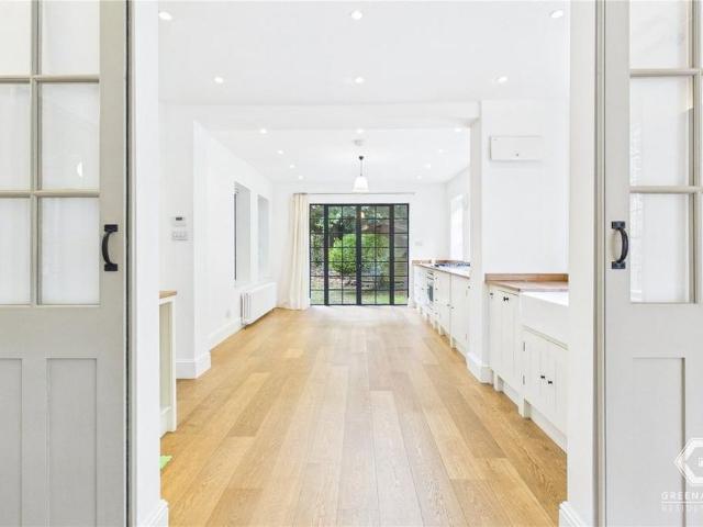 4 bedroom detached house to rent