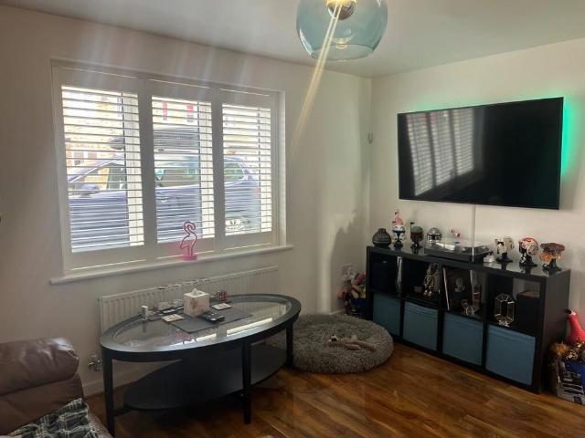 4 bedroom detached house to rent