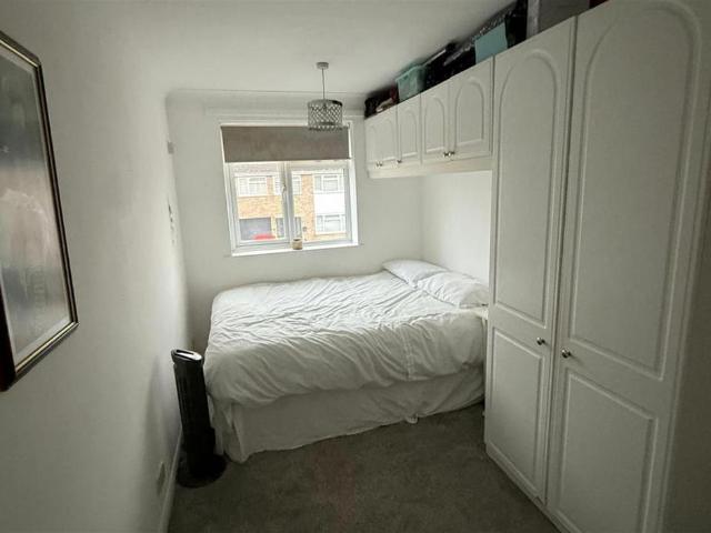 4 bedroom detached house to rent
