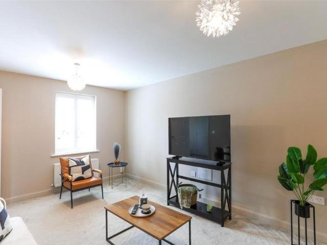 4 bedroom detached house to rent