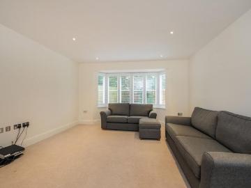 4 bedroom detached house to rent