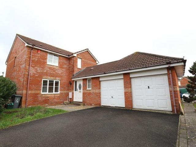 4 bedroom detached house to rent